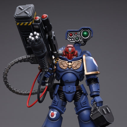 Warhammer 40K 1/18 Scale Ultramarines Desolation Sergeant with Vengor Launcher