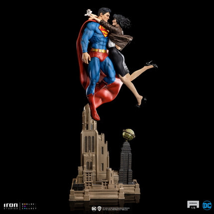 Superman and Lois - DC Comics Diorama 1/6 Scale Figure