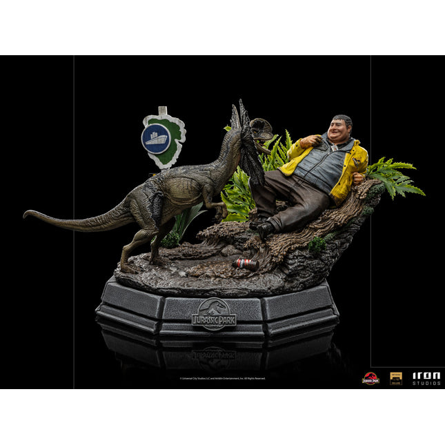 Jurassic Park - Dennis Nedry meets the Dilophosaurus 1/10 Scale Figure