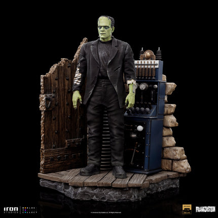 Universal Monsters: Frankenstein Monster Deluxe 1/10 Scale Figure