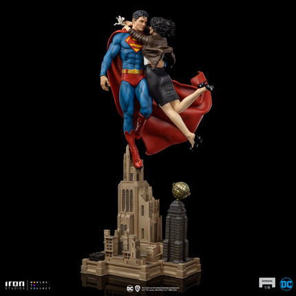 Superman and Lois - DC Comics Diorama 1/6 Scale Figure