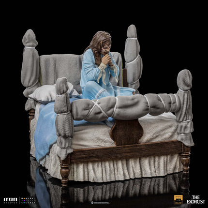 The Exorcist - Possessed Regan McNeil Deluxe 1/10 Scale Figure