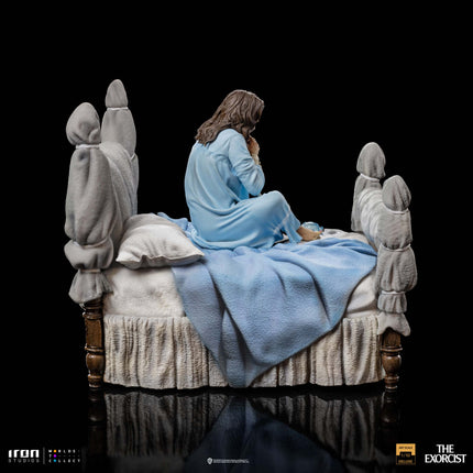 The Exorcist - Possessed Regan McNeil Deluxe 1/10 Scale Figure