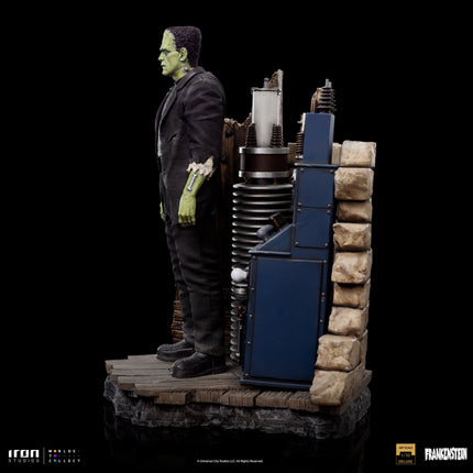 Universal Monsters: Frankenstein Monster Deluxe 1/10 Scale Figure