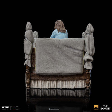 The Exorcist - Possessed Regan McNeil Deluxe 1/10 Scale Figure