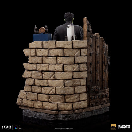 Universal Monsters: Frankenstein Monster Deluxe 1/10 Scale Figure