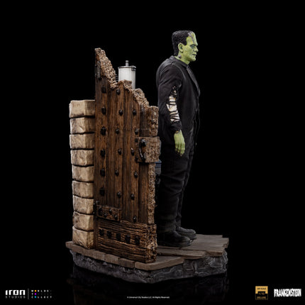 Universal Monsters: Frankenstein Monster Deluxe 1/10 Scale Figure
