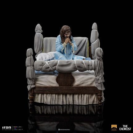 The Exorcist - Possessed Regan McNeil Deluxe 1/10 Scale Figure