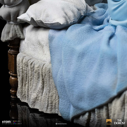 The Exorcist - Possessed Regan McNeil Deluxe 1/10 Scale Figure
