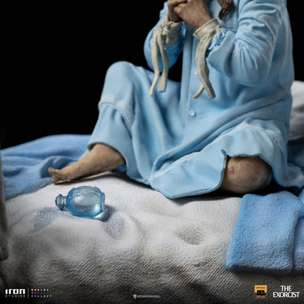 The Exorcist - Possessed Regan McNeil Deluxe 1/10 Scale Figure