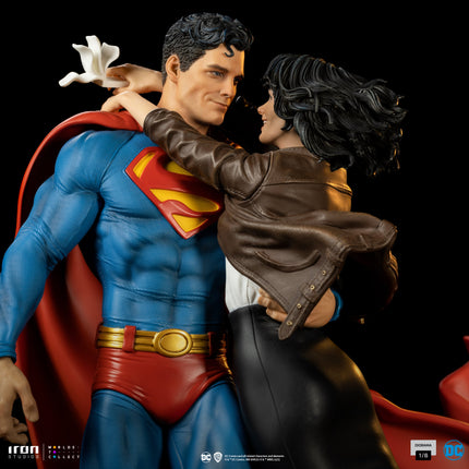 Superman and Lois - DC Comics Diorama 1/6 Scale Figure