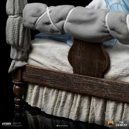 The Exorcist - Possessed Regan McNeil Deluxe 1/10 Scale Figure