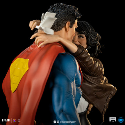 Superman and Lois - DC Comics Diorama 1/6 Scale Figure