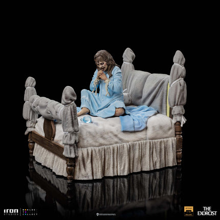 The Exorcist - Possessed Regan McNeil Deluxe 1/10 Scale Figure