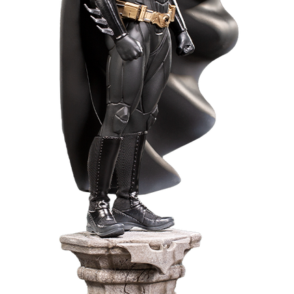 BATMAN BEGINS 1/10 Scale Figure