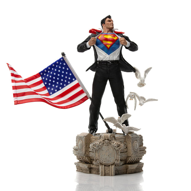 Clark Kent Deluxe Art Scale Figure 1/10 - DC Comics