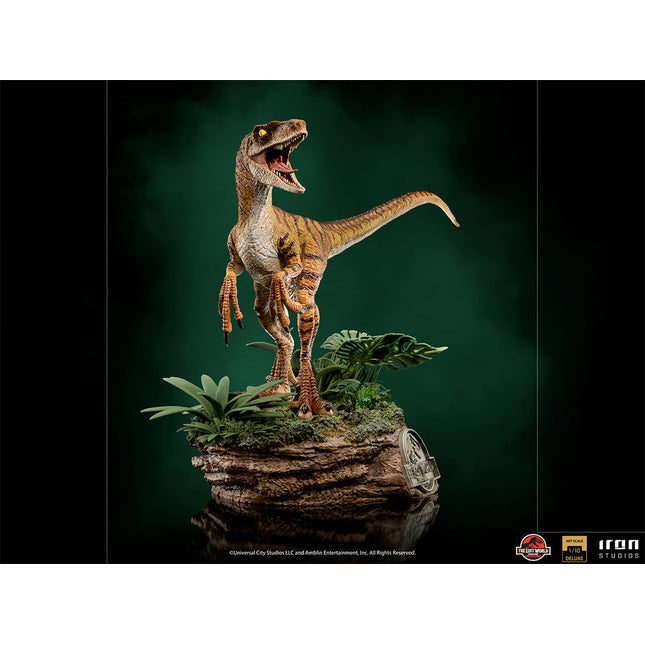 Jurassic World Fallen Kingdom 1/10 Scale Figure Deluxe Velociraptor