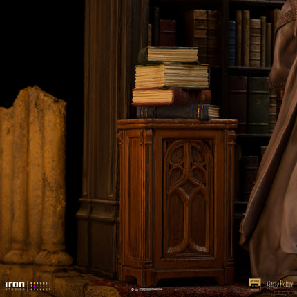 Harry Potter - Albus Dumbledore Deluxe 1/10 Scale Figure