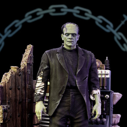 Universal Monsters: Frankenstein Monster Deluxe 1/10 Scale Figure