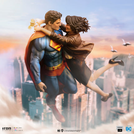 Superman and Lois - DC Comics Diorama 1/6 Scale Figure