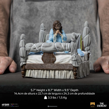 The Exorcist - Possessed Regan McNeil Deluxe 1/10 Scale Figure
