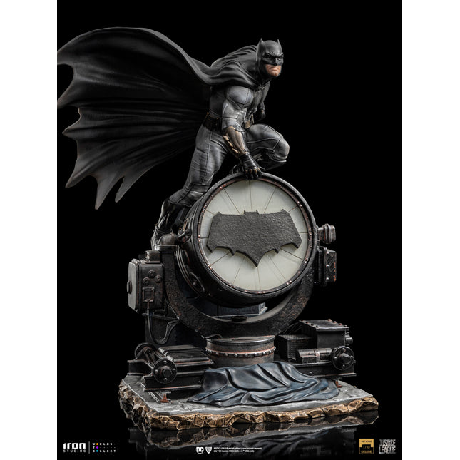 Justice League 1/10 Scale Figure Batman on Batsignal Deluxe